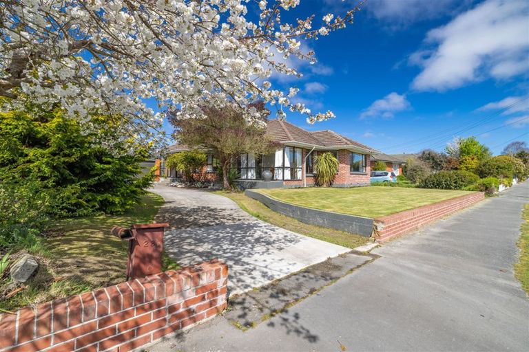 Photo of property in 28 Hudson Street, Bryndwr, Christchurch, 8053