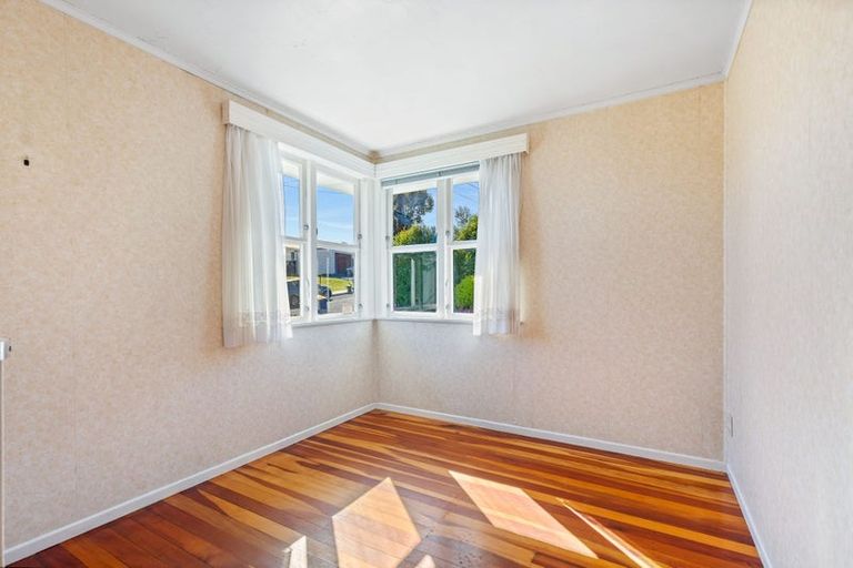 Photo of property in 30 Sylvan Crescent, Te Atatu South, Auckland, 0610