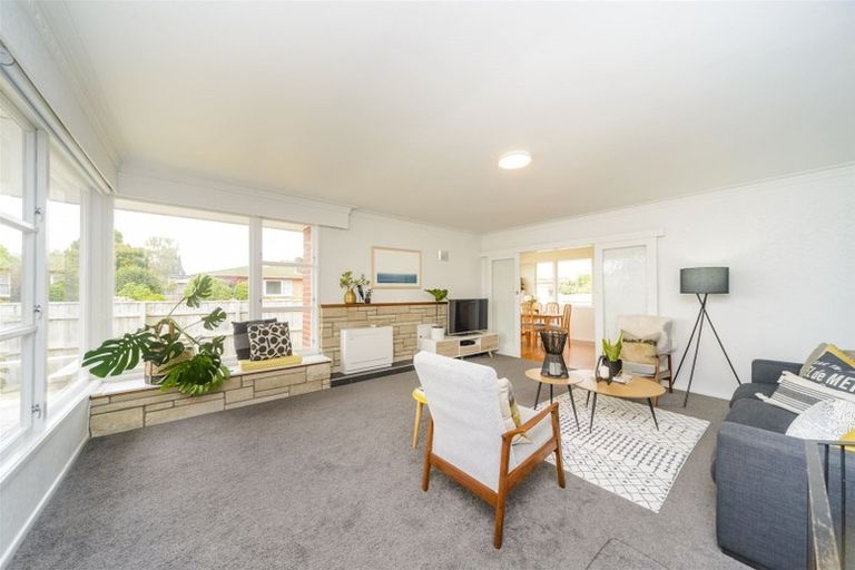 Photo of property in 16 Kapiti Place, Awapuni, Palmerston North, 4412