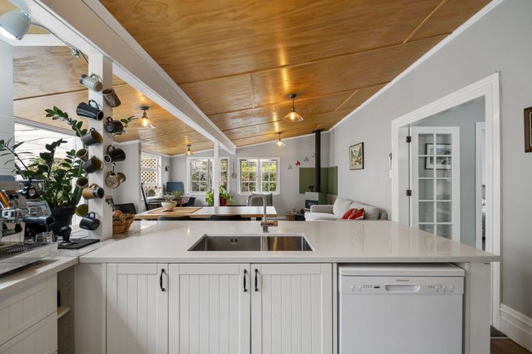 Photo of property in 89 Bridge Street, Bulls, 4818