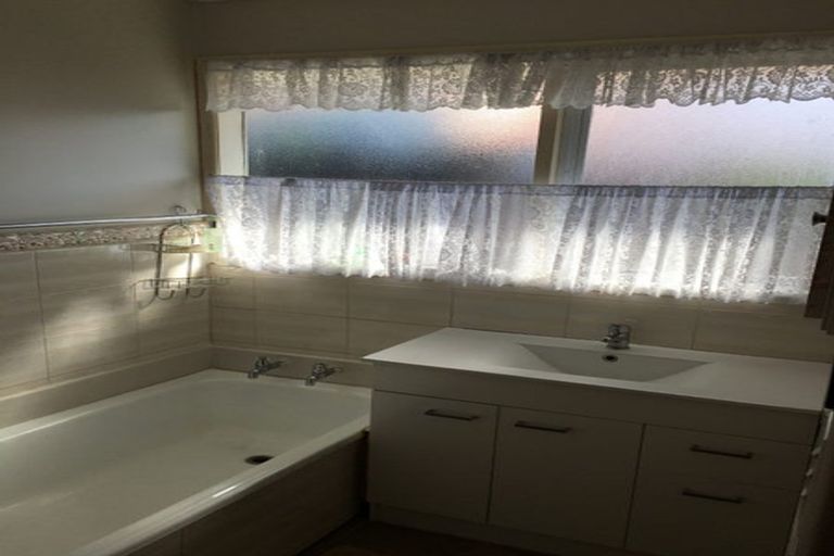 Photo of property in 2/33 Miles Avenue, Papatoetoe, Auckland, 2025