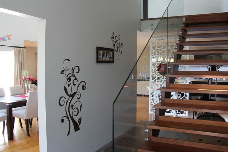 Photo of property in 3 Harrowglen Drive, Northcross, Auckland, 0632