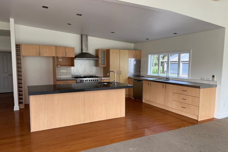 Photo of property in 62 Boord Crescent, Kumeu, 0891