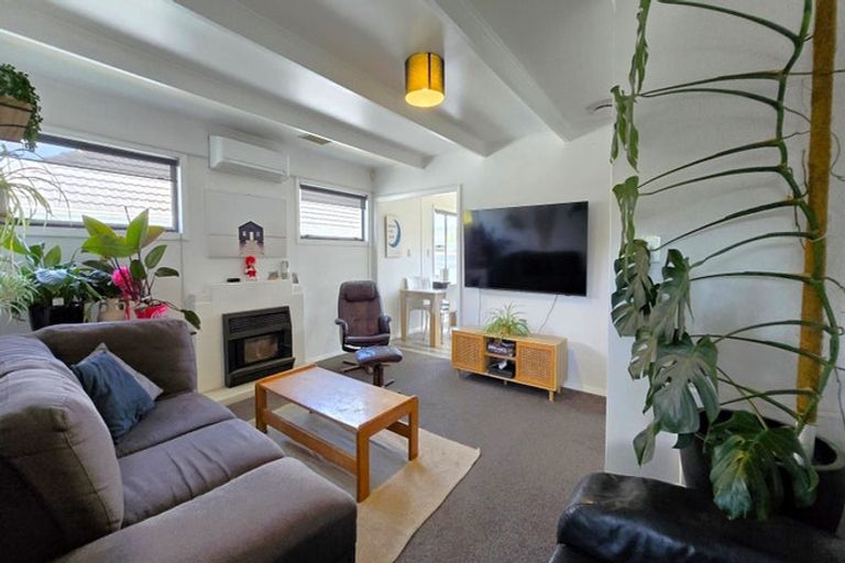 Photo of property in 15 Wright Street, Wainuiomata, Lower Hutt, 5014