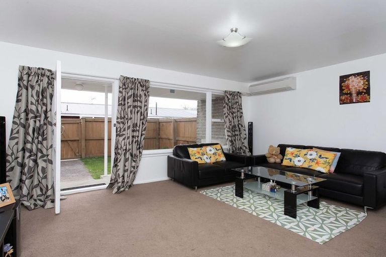 Photo of property in 2/9 Curletts Road, Sockburn, Christchurch, 8042