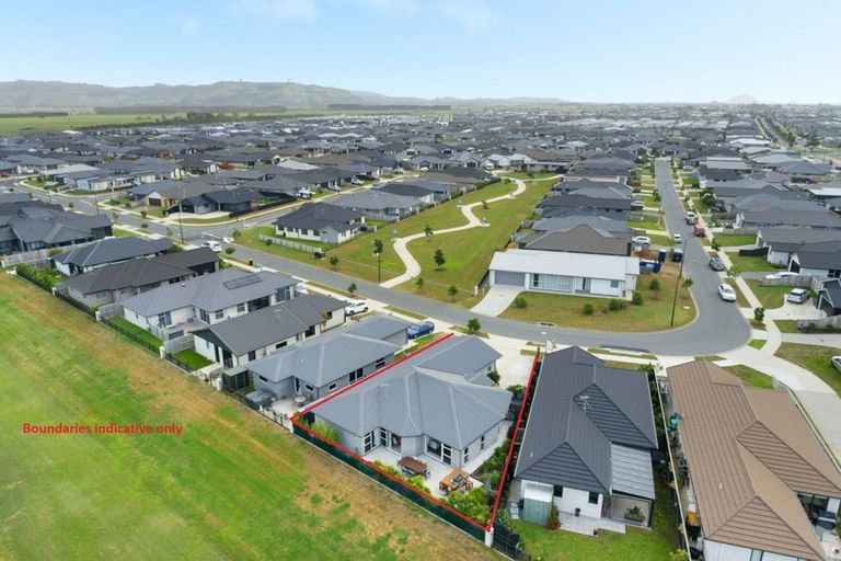 Photo of property in 77 Te Kio Crescent, Papamoa Beach, Papamoa, 3118