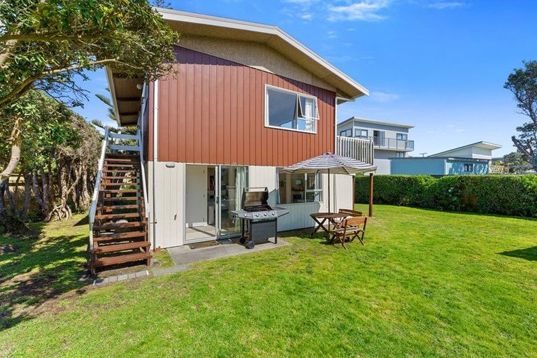 Photo of property in 70 William Street, Waikanae Beach, Waikanae, 5036