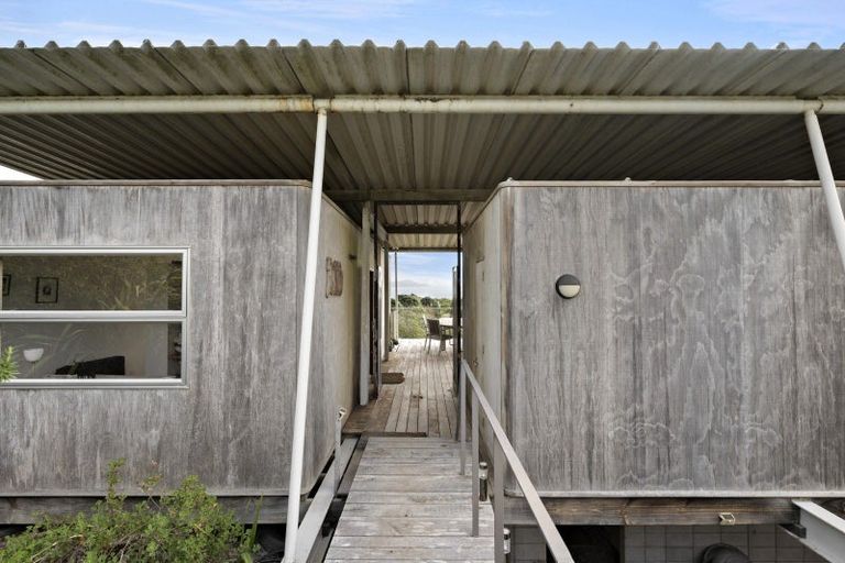 Photo of property in 64 Paetawa Road, Peka Peka, Waikanae, 5391