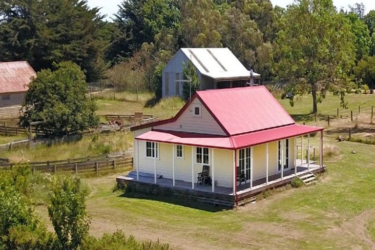 Photo of property in Kirwee House, 1470 Courtenay Road, Kirwee, Darfield, 7671