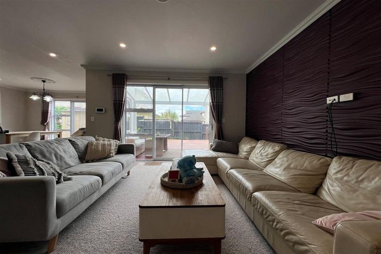 Photo of property in 16 Evelina Lane, Flat Bush, Auckland, 2019