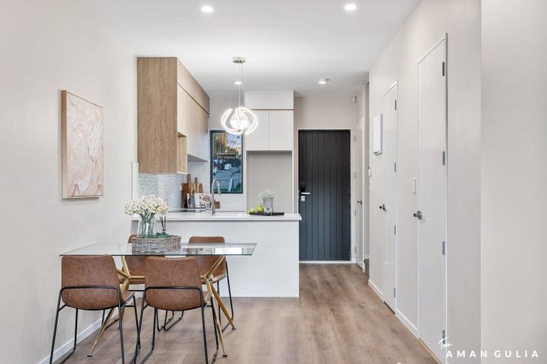 Photo of property in 1/93 Woodglen Road, Glen Eden, Auckland, 0602