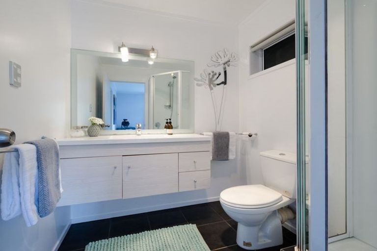 Photo of property in 59 Moontide Road, Kumeu, 0892