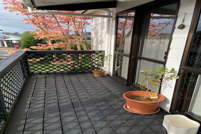 Photo of property in 1/232 Henderson Valley Road, Henderson, Auckland, 0612