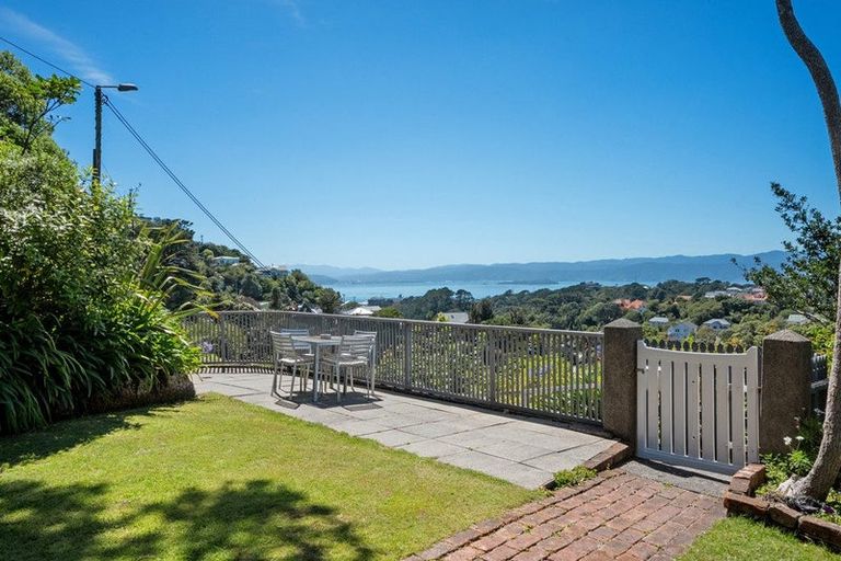 Photo of property in 21 Northland Road, Northland, Wellington, 6012