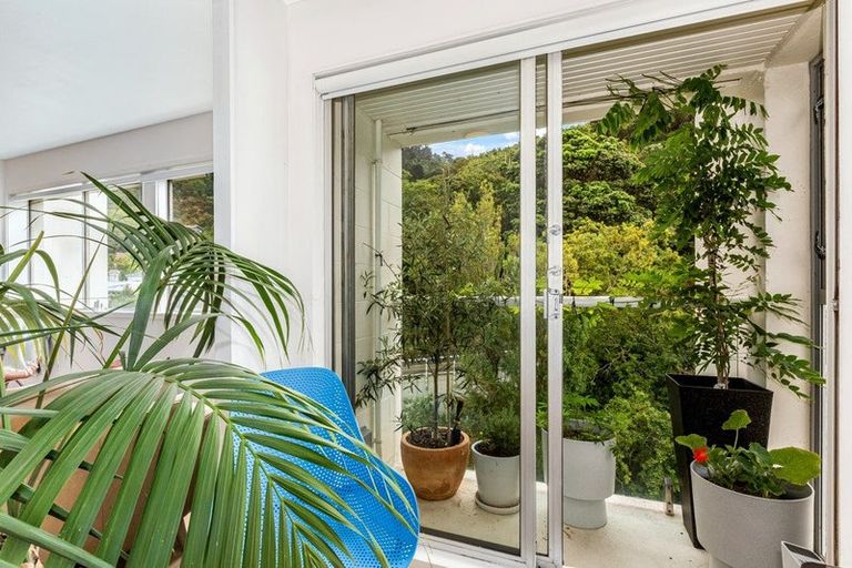 Photo of property in Grosvenor Flats, 19 Cottleville Terrace, Thorndon, Wellington, 6011