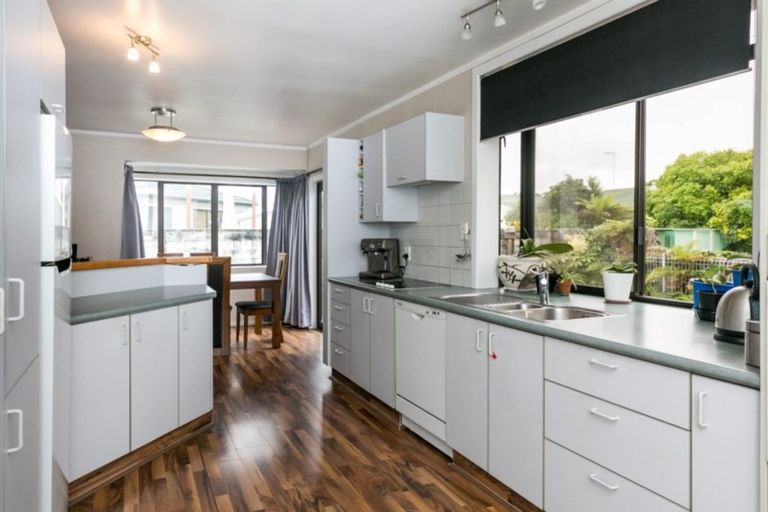 Photo of property in 48 Meeanee Road, Taradale, Napier, 4112