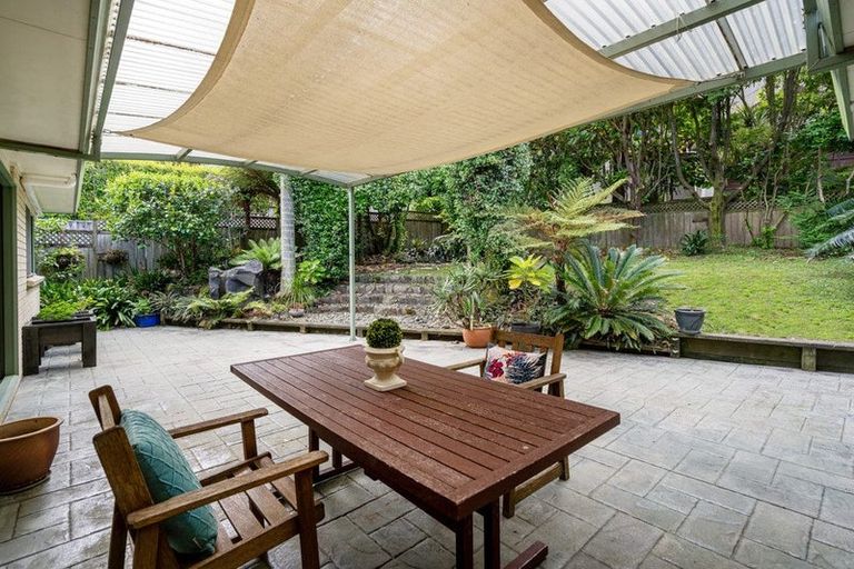 Photo of property in 27 Hogarth Rise, West Harbour, Auckland, 0618