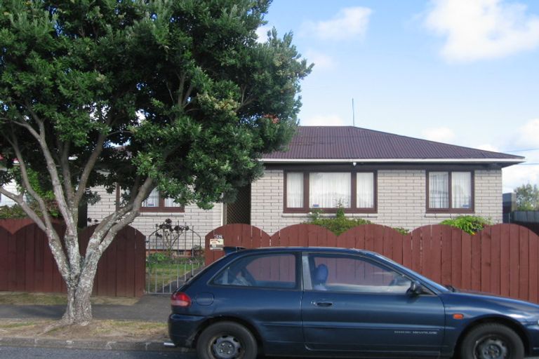 Photo of property in 38 Reid Road, New Lynn, Auckland, 0600