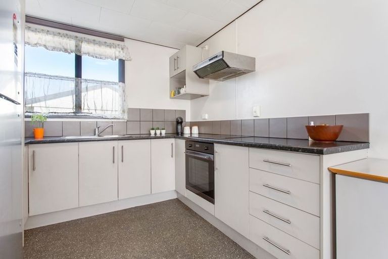 Photo of property in 34 Bernina Place, Weymouth, Auckland, 2103