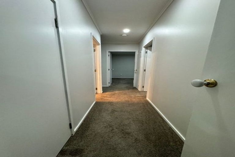 Photo of property in 33 Patts Avenue, Glendene, Auckland, 0602