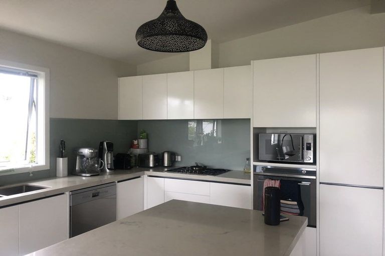 Photo of property in 15 Beacon Avenue, Campbells Bay, Auckland, 0630