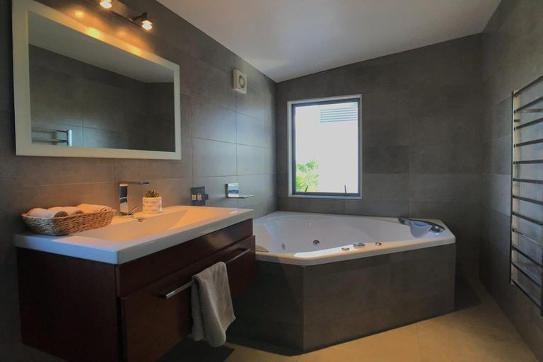 Photo of property in 108 Kittiwake Drive, Schnapper Rock, Auckland, 0632