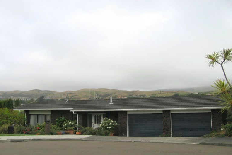 Photo of property in 14 Mckeefry Grove, Tawa, Wellington, 5028