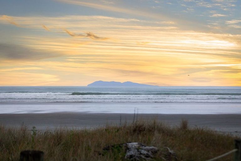 Photo of property in 10b Beach Road, Waihi Beach, 3611