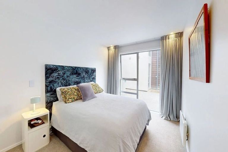 Photo of property in 98 Awa Road, Seatoun, Wellington, 6022