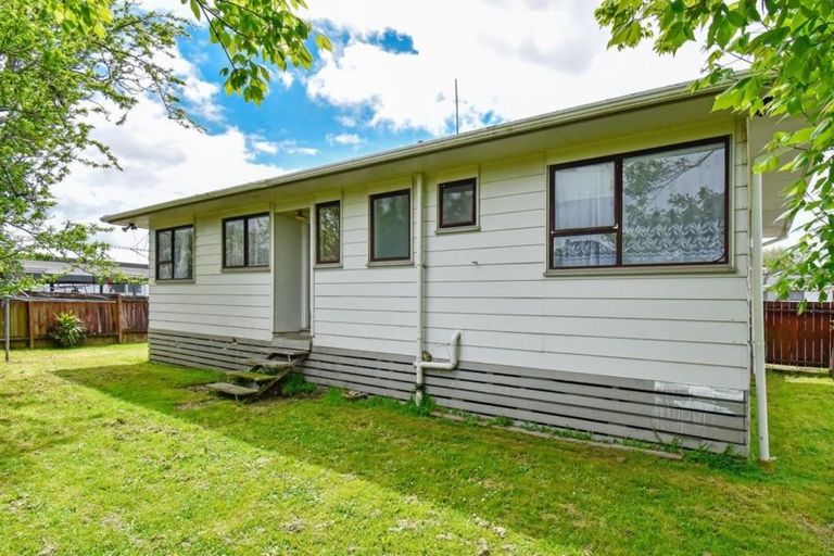 Photo of property in 2/7 Seton Place, Clover Park, Auckland, 2019