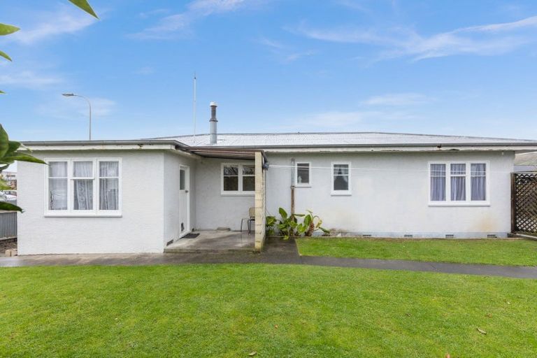Photo of property in 2/13 Puketapu Road, Taradale, Napier, 4112