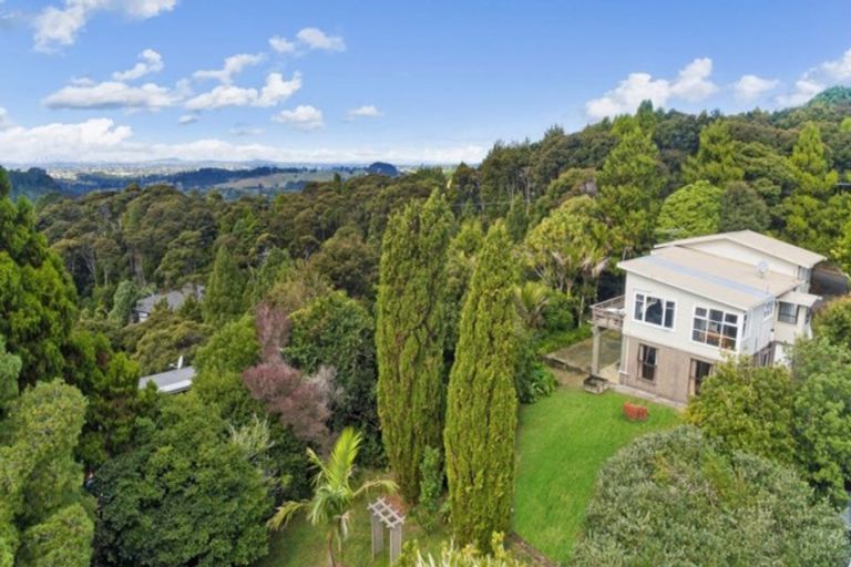 Photo of property in 8 Walker Road, Henderson Valley, Auckland, 0612