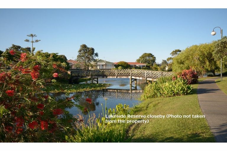 Photo of property in 8 Chalmers Close, Orewa, 0931