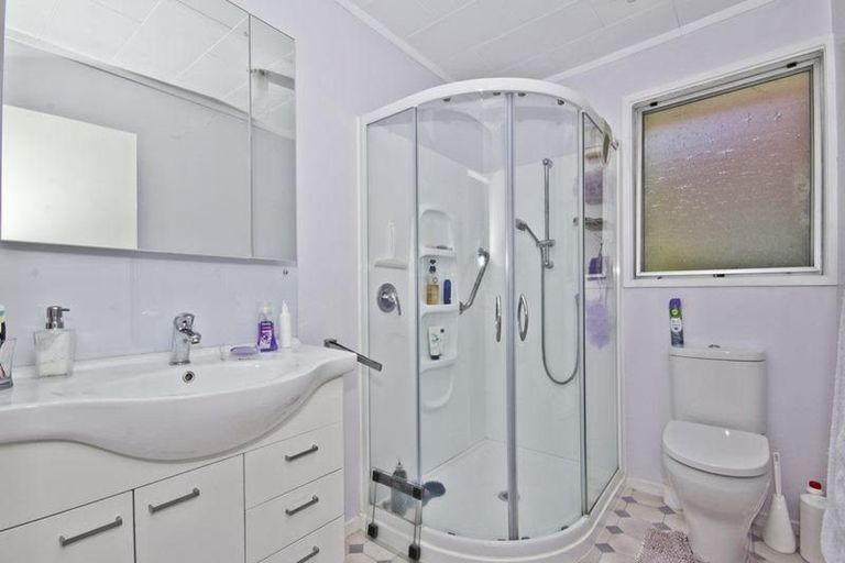 Photo of property in 35 Larissa Avenue, Henderson, Auckland, 0610