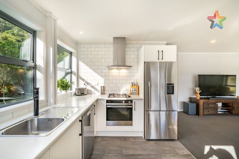 Photo of property in 129 Manuka Street, Stokes Valley, Lower Hutt, 5019