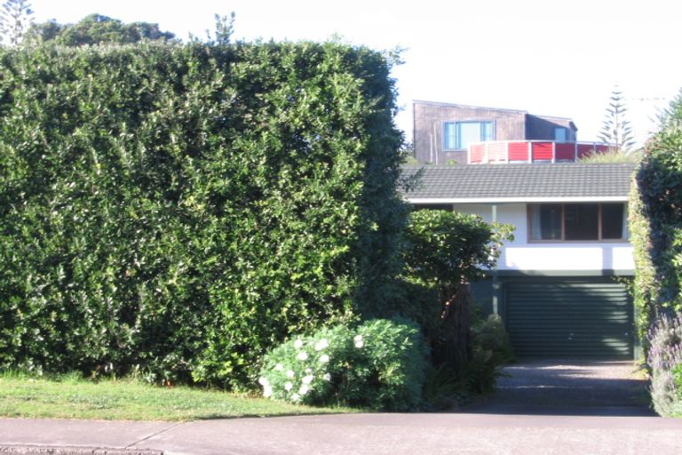 Photo of property in 30 Field Way, Waikanae Beach, Waikanae, 5036