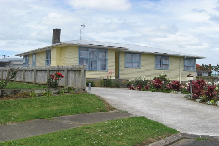 Photo of property in 23 Nicola Place, Mangere, Auckland, 2022