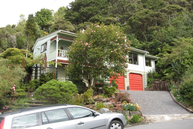 Photo of property in 5 Vermont Grove, Wainuiomata, Lower Hutt, 5014