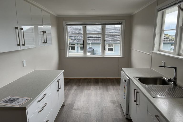 Photo of property in 105 Lake Road, Northcote, Auckland, 0627