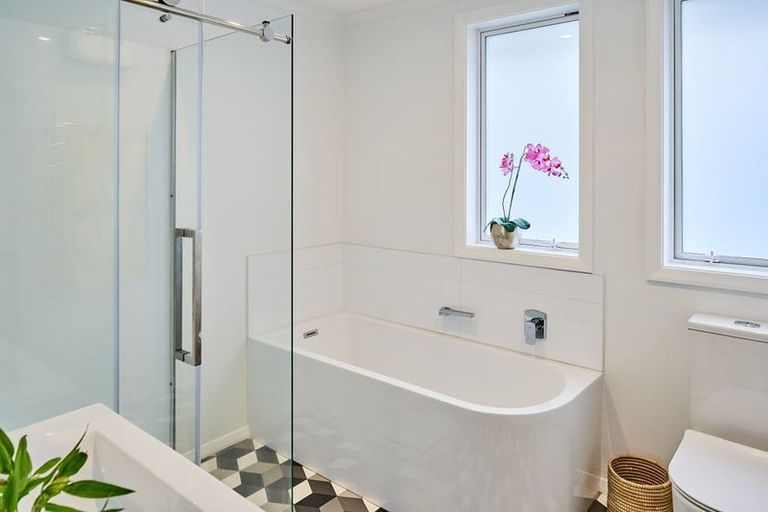 Photo of property in 41-43 Pukatea Street, Eastbourne, Lower Hutt, 5013