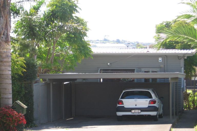 Photo of property in 2/40 Braemar Road, Rothesay Bay, Auckland, 0630