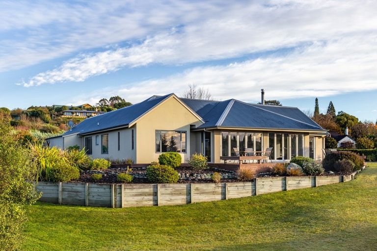 Photo of property in 400 Gillespie Place, Acacia Bay, Taupo, 3385