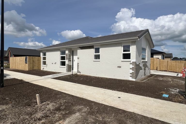 Photo of property in 32 Waruhia Crescent, Rototuna North, 3281