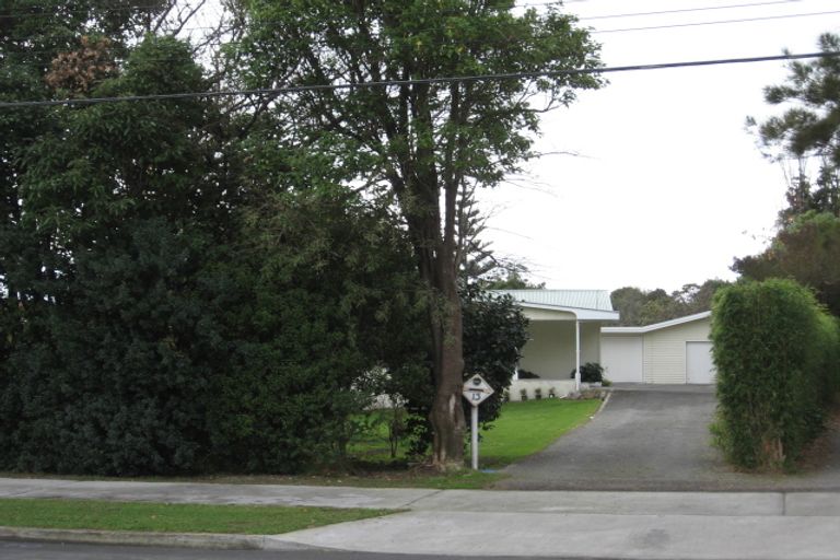 Photo of property in 13 Tararua Street, Paraparaumu, 5032