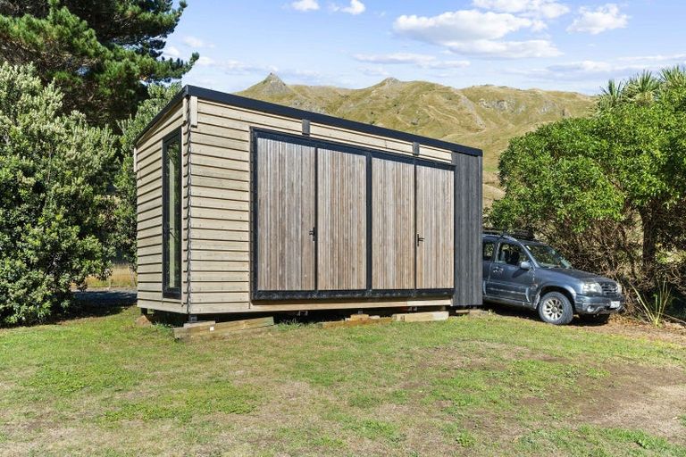 Photo of property in 645a Te Awaiti Road, Te Awaiti, Martinborough, 5782