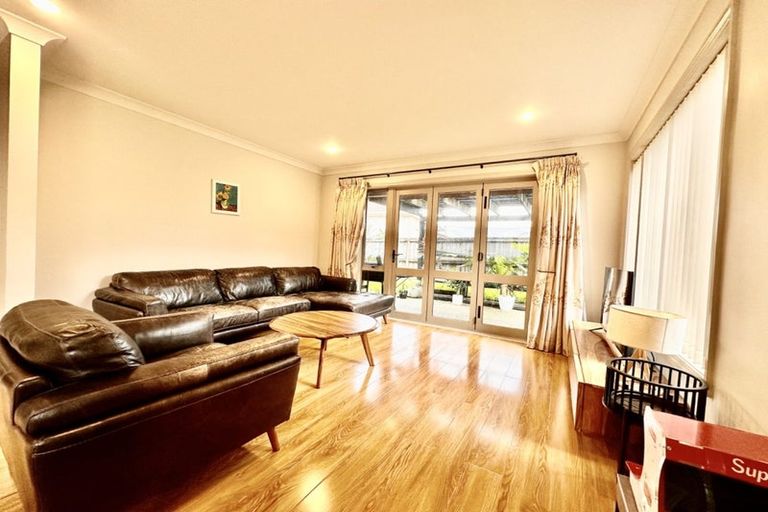 Photo of property in 12 Keating Rise, Northcross, Auckland, 0632