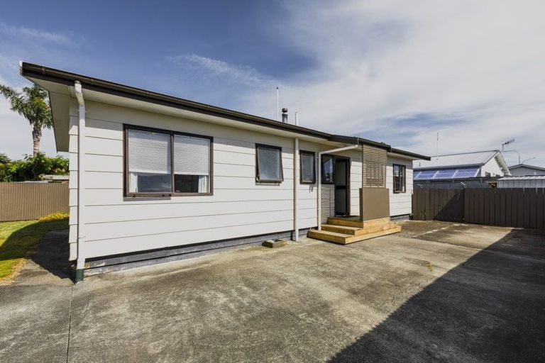 Photo of property in 2/205 Avondale Road, Greenmeadows, Napier, 4112