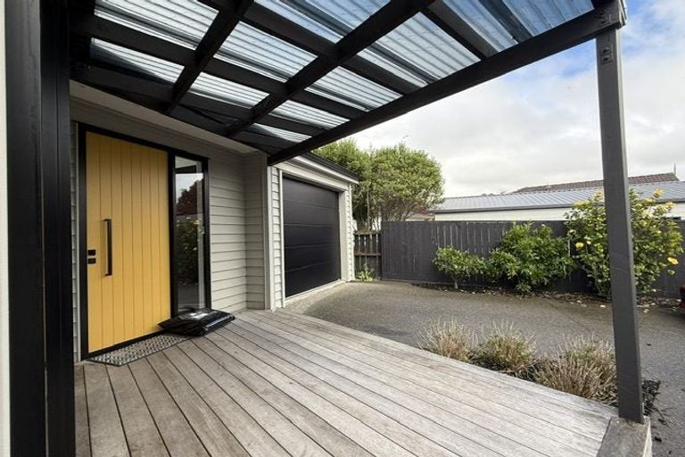 Photo of property in 54a Santiago Crescent, Unsworth Heights, Auckland, 0632