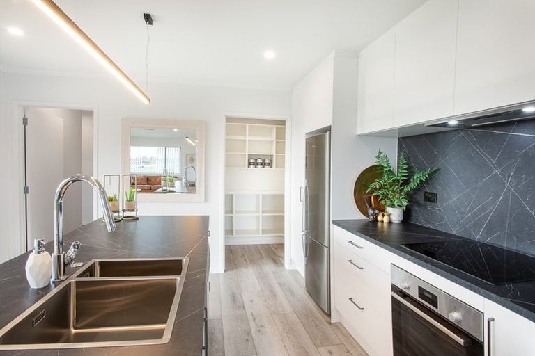 Photo of property in 54 Kitemaunga Avenue, One Tree Point, 0118