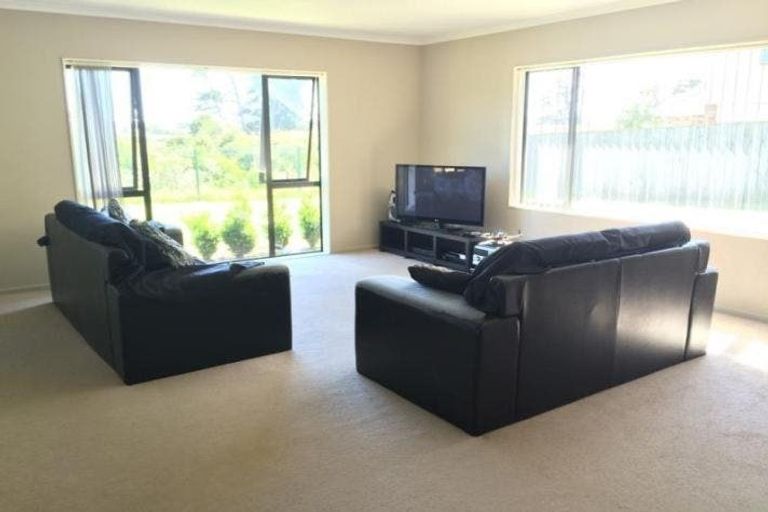 Photo of property in 12 Staten Place, Mangere, Auckland, 2022